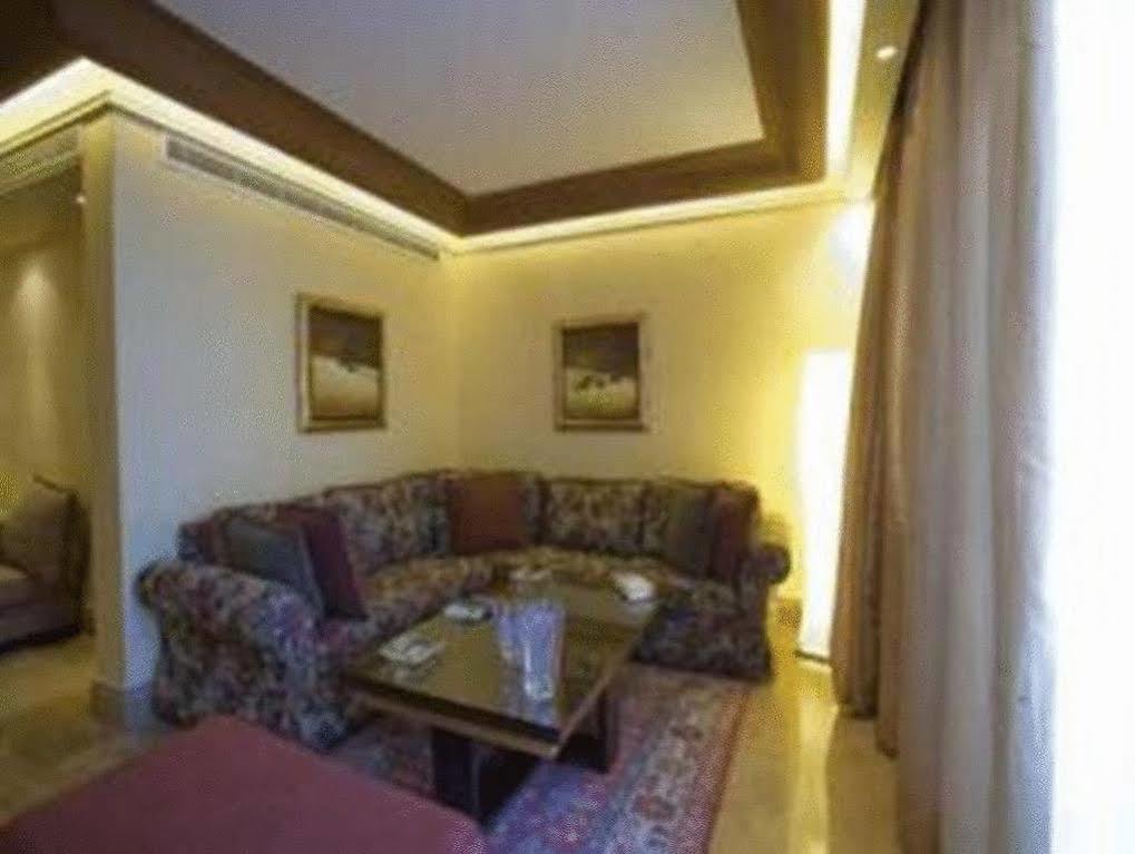 Appartamento Lahoya Beirut Esterno foto